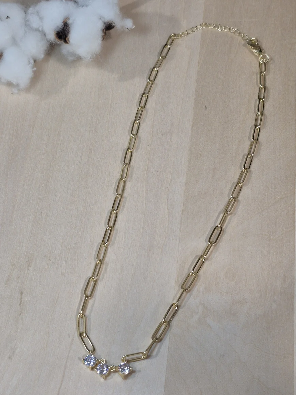 💛💛NEW💛💛 BEAUTIFUL!! Three CZ Minimalist PaperClip Necklace In GOLD Plating